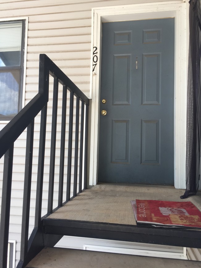 Front Door - 1932 E Lindsey St