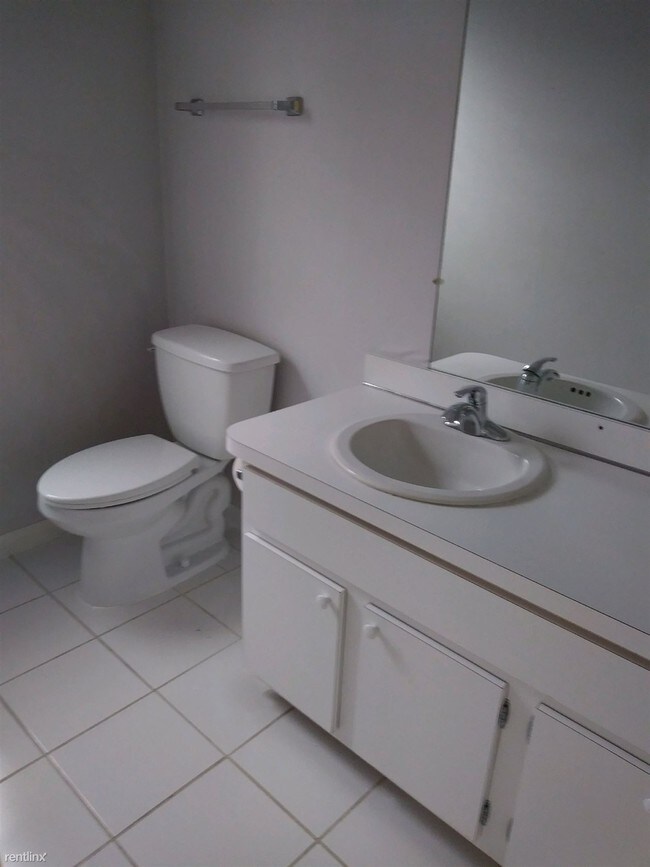Foto del edificio - 2 br, 1.5 bath  - 19691 Raleigh Cir S