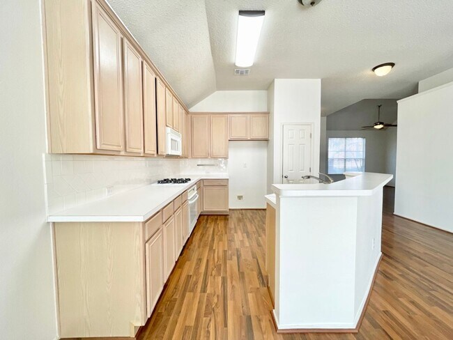 Foto del edificio - 9711 Saddle Dr