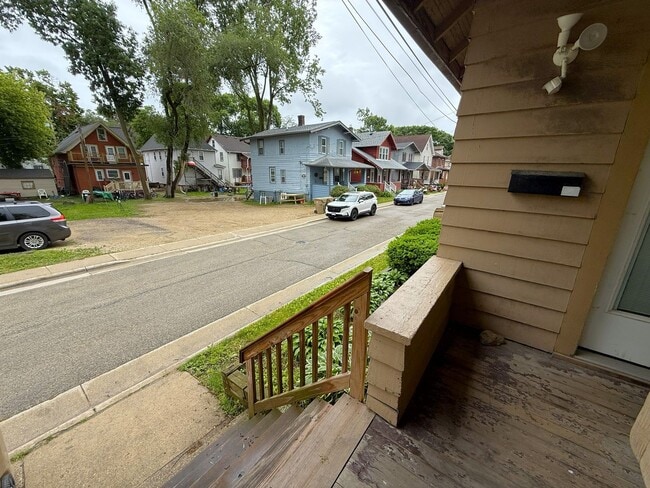Building Photo - 1325 St James Ct