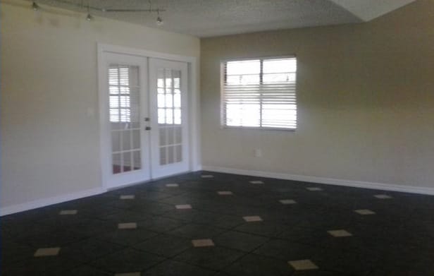 Building Photo - 86 Bayside Dr