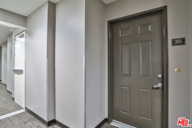 Foto del edificio - 6400 Crescent Park E