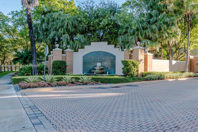 Building Photo - 19601 E Country Club Dr