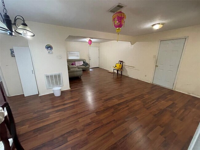 Building Photo - 11715 Almeda Genoa Rd