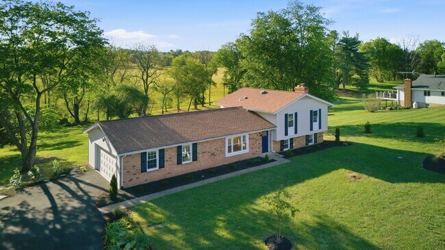 Foto del edificio - 4508 Old Field Dr