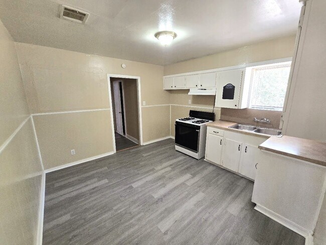 Foto del edificio - 3221 Rose Pl