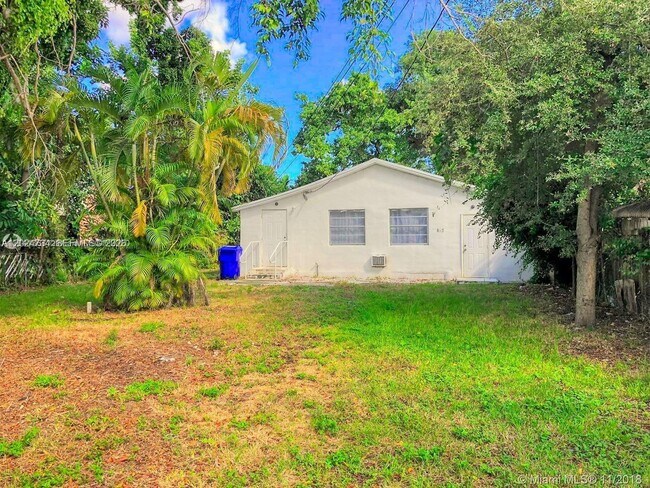 Foto del edificio - 5647 NW 5th Ct