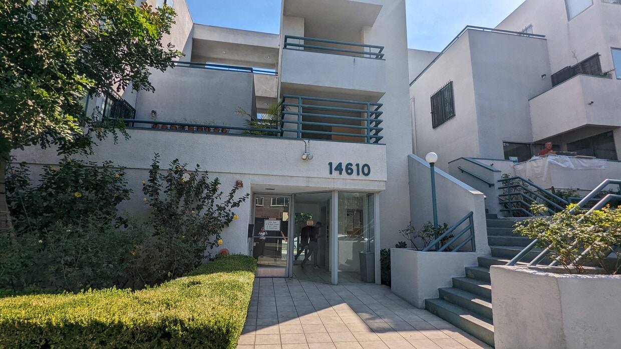 14610 Erwin St Unit 113, Van Nuys, CA 91411 Condo for Rent in Van Nuys, CA