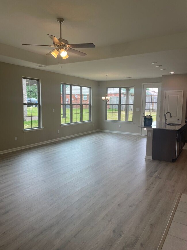 Foto del edificio - 4 BR/3 BA in Central Park area of Southave...