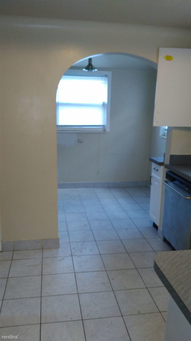 Building Photo - 16728 Greenview Ave