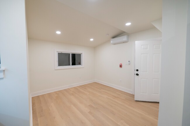 Building Photo - 232 S 46th St