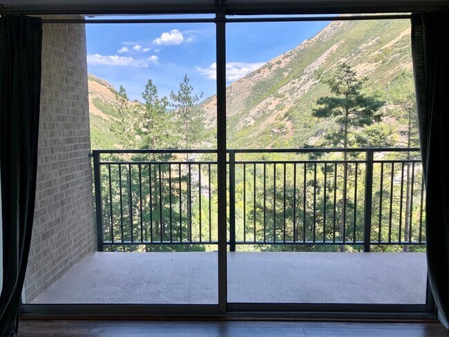 Foto del edificio - 875 Donner Way