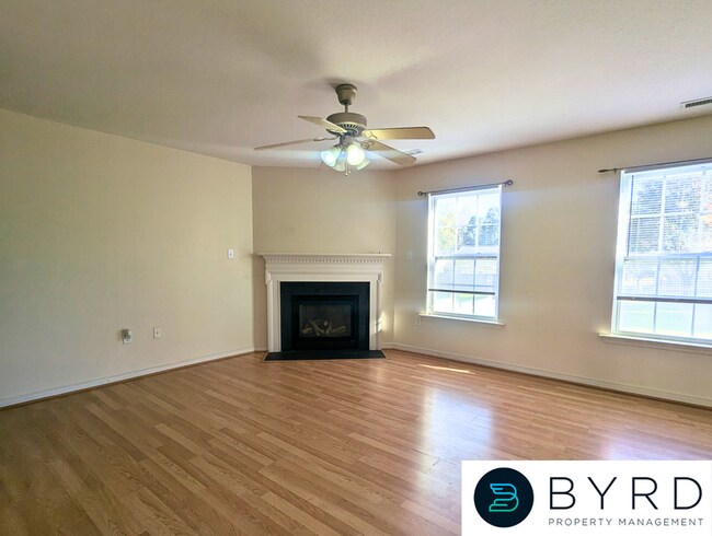 Foto del edificio - 7625 Fern Hollow Dr