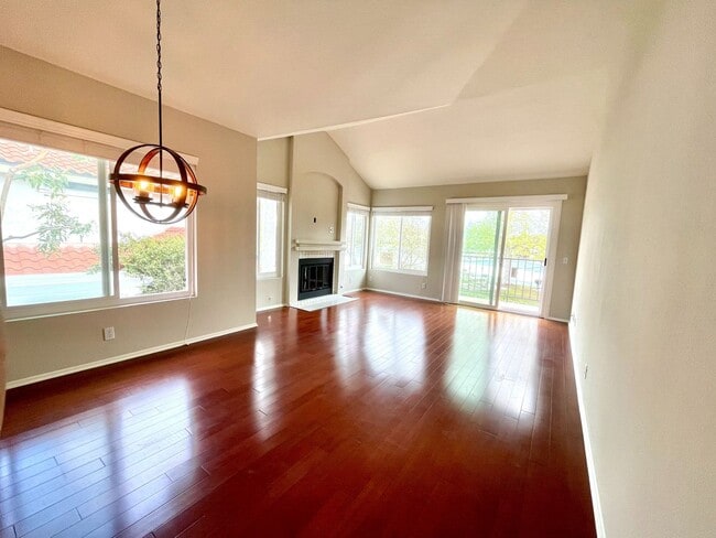 Building Photo - Spacious Unit Overlooking the RSM Beach Club!