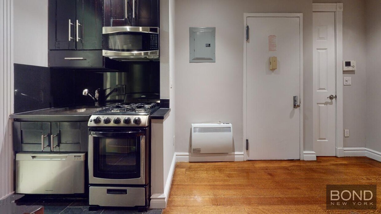 Foto principal - 345 W 53rd St
