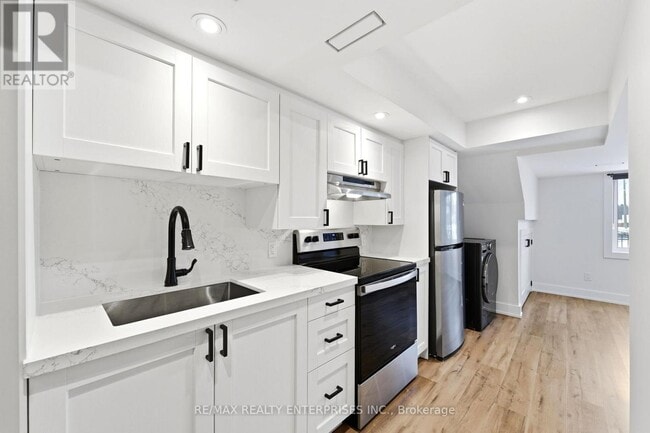 Building Photo - 414 Okanagan Path