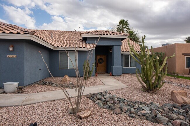 Building Photo - Spacious 3-Bedroom Oasis with Pool in Yuma...