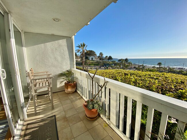 View towards Palos Verdes - 665 The Village