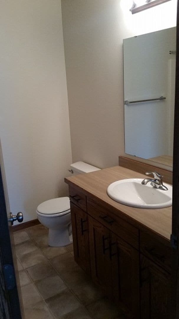Building Photo - 3 Bed 3 Bath Twin Home
