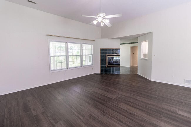 Building Photo - 3700 Wakefield Dr