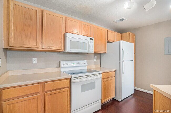 Foto del edificio - Cozy 1-Bedroom Condo Retreat with Fireplac...