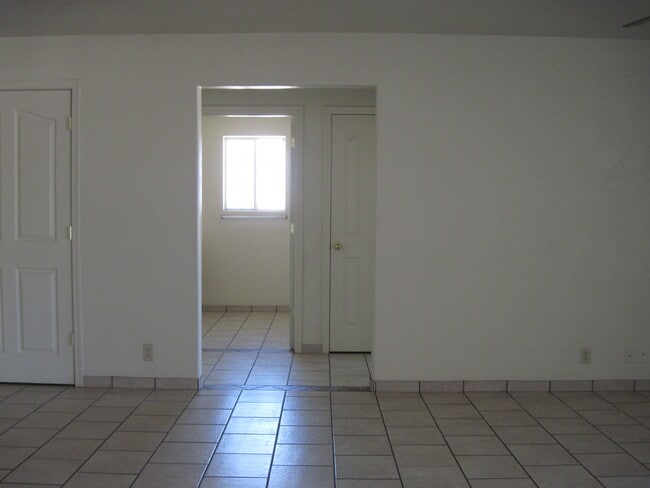 Foto del edificio - 242 S. Biddle/Austin