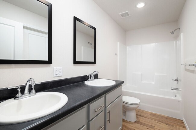 Foto del edificio - Beautiful 4 Bedroom Home In Aurora