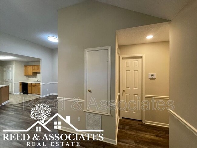 Building Photo - 6823 Meadow Chase Ln
