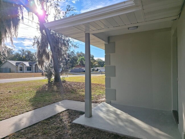 Building Photo - Freshly Updated 2/1 House with Garage in Deltona!