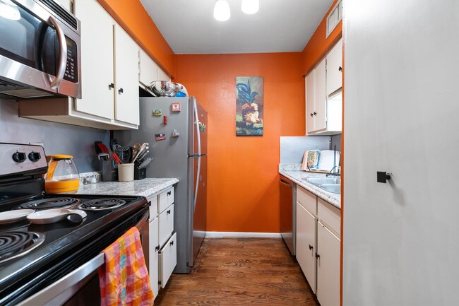 Building Photo - 7575 Katy Fwy