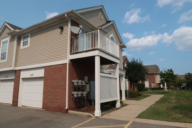 Building Photo - 16468 Radison Dr