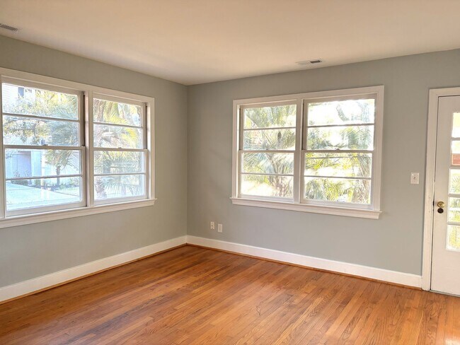 Building Photo - 2 Bedroom | 1 Bathroom Home – Downtown Charleston - Available NOW! Short term lease!