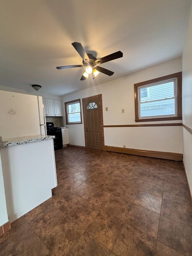 Foto del edificio - 627 W Park Ave