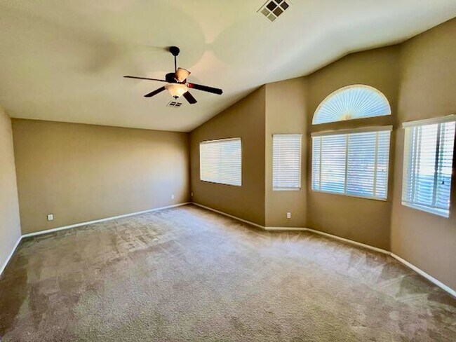 Building Photo - Sunridge Stunner! 4 Bedrooms!