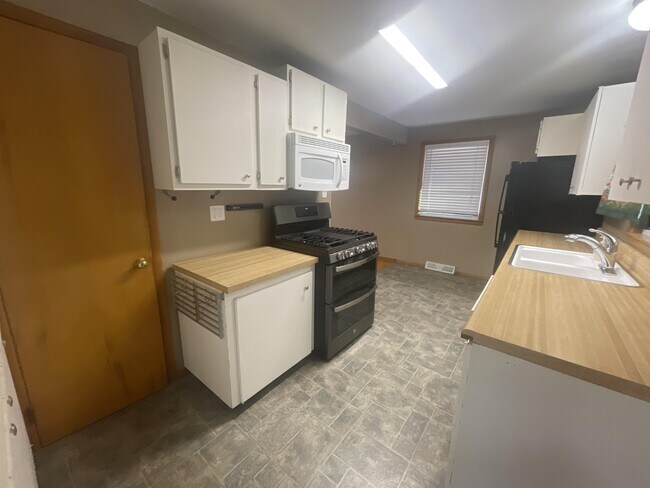 Foto del edificio - 2401 Brockman St