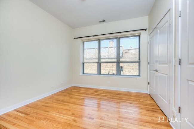 Foto del edificio - 2417 W Erie St