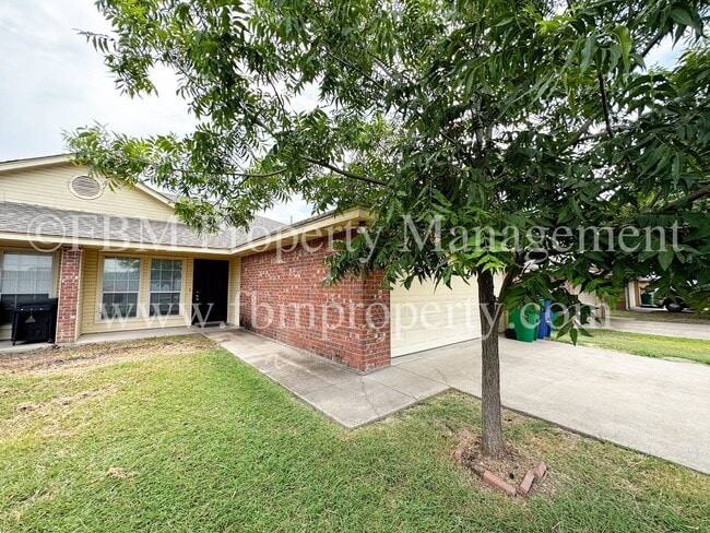 Building Photo - Lois 321 &amp; 323 / Silent - BZ