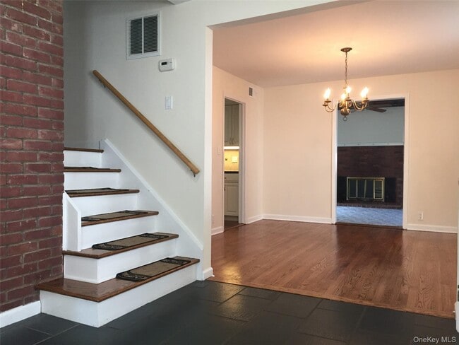 Building Photo - 98 Glen Oaks Dr