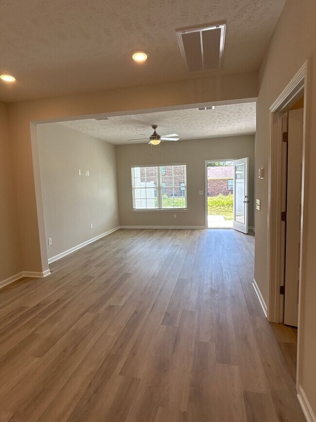 Building Photo - BRAND NEW 4 Bed 3 Bath Townhome Near The H...