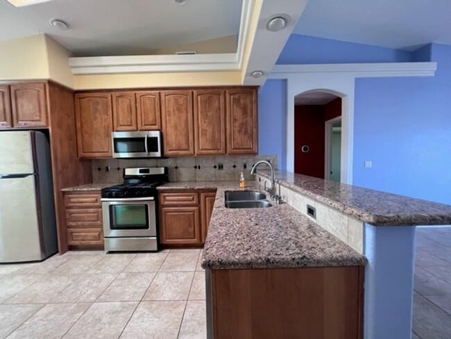 Foto del edificio - 3 Bedroom Los Lagos Lake View Home w/Boat ...