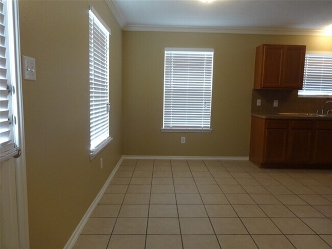 Foto del edificio - 8918 Farm Ridge Ln