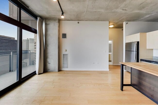 Foto del edificio - 235 W Van Buren St