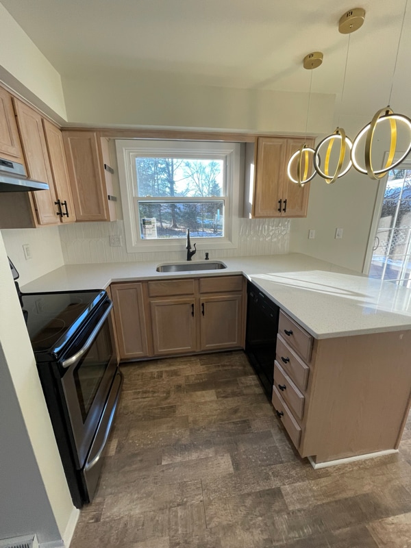 Building Photo - 5963 Teakwood Dr