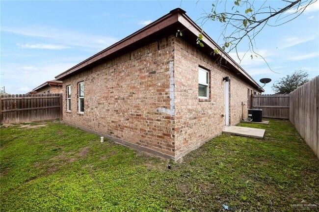 Building Photo - 9 Valeria St