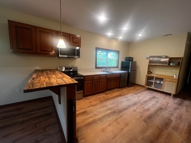 Building Photo - Beautifully Renovated 3-Bedroom Home with ...