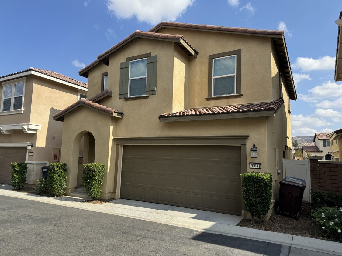 Primary Photo - Beautiful 3 bed 2.5 bath newer home for le...