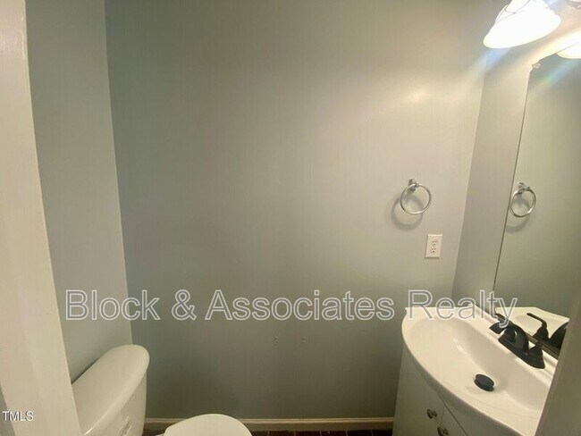 Foto del edificio - 1220 Arbor Greene Dr