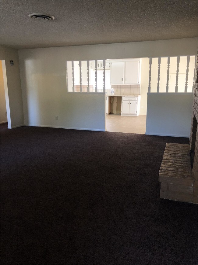 Foto del edificio - 4801 Appleblossom Dr
