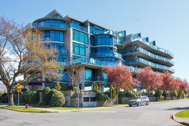 Ultra-modern Cruise-Ship Inspired design - 21 Erie St