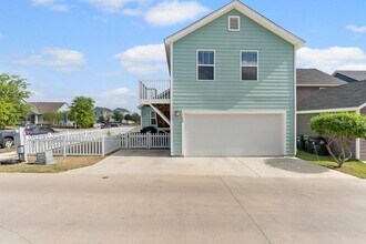 Building Photo - 1600 Arbor Knot Dr